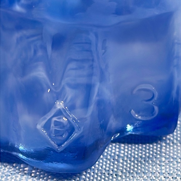 Boyd Blue Slag Glass third annual 1981 Louise Bell 4” - Picture 2 of 5